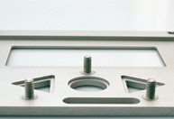 DESK-GmbH-Frontplatte mit Einpreßbolzen