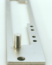 DESK-GmbH-Leiterplattenbefestigung-Einpreßbolzen