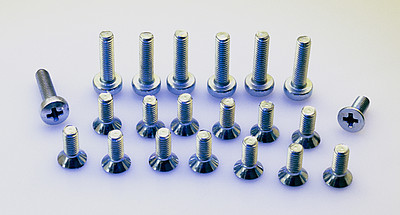 DESK-GmbH-NIM-12Slot-Führungsrost-Schrauben